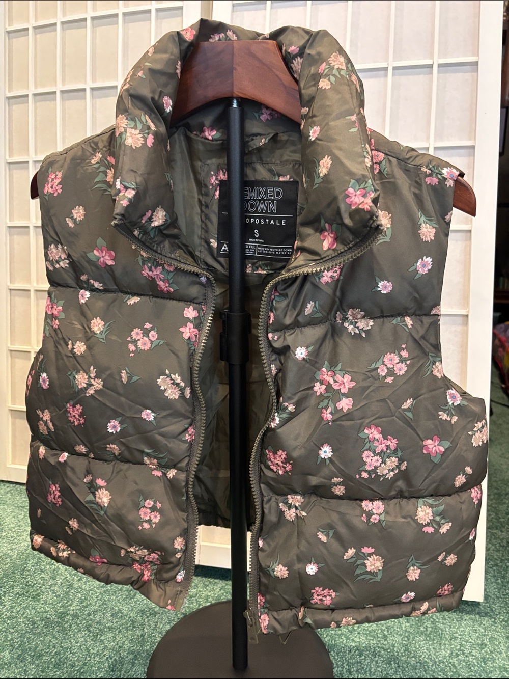 Aeropostale Floral Puffer Vest Small Olive Green Cropped Pink Flowers EUC